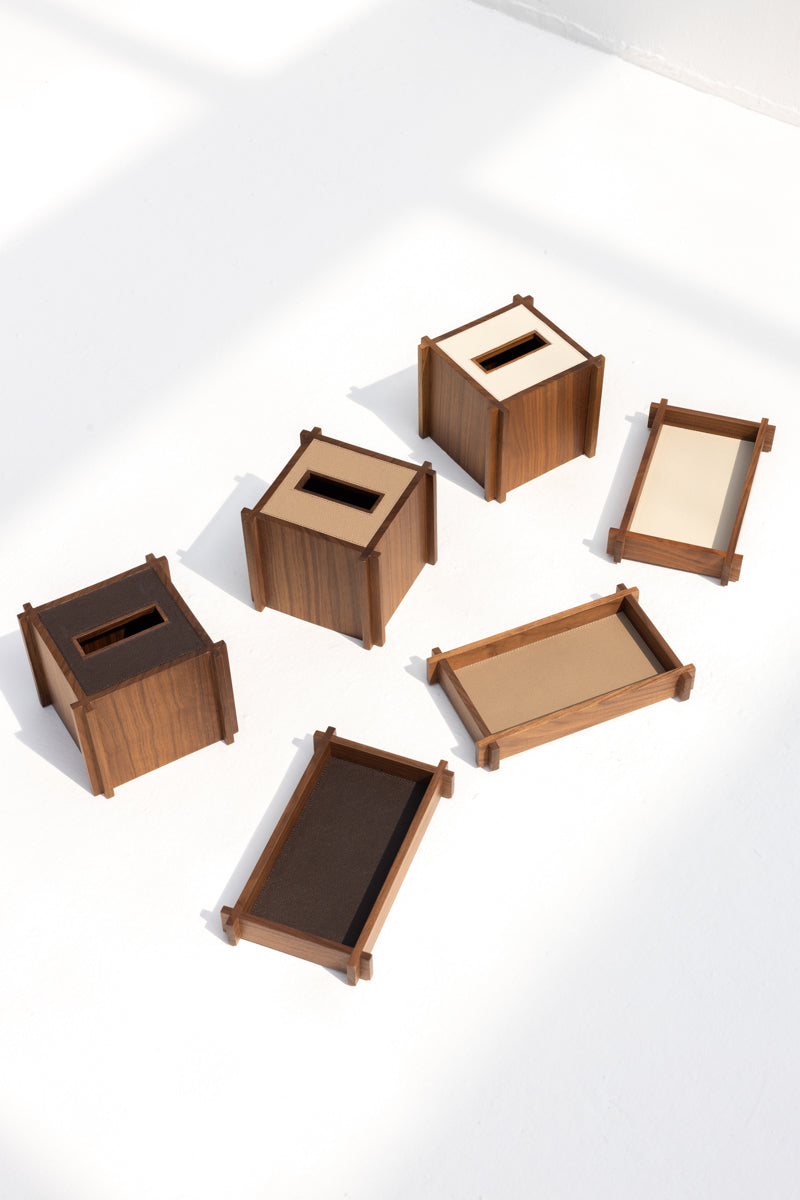 STRUCTURA LEATHER & WOOD TISSUE HOLDER